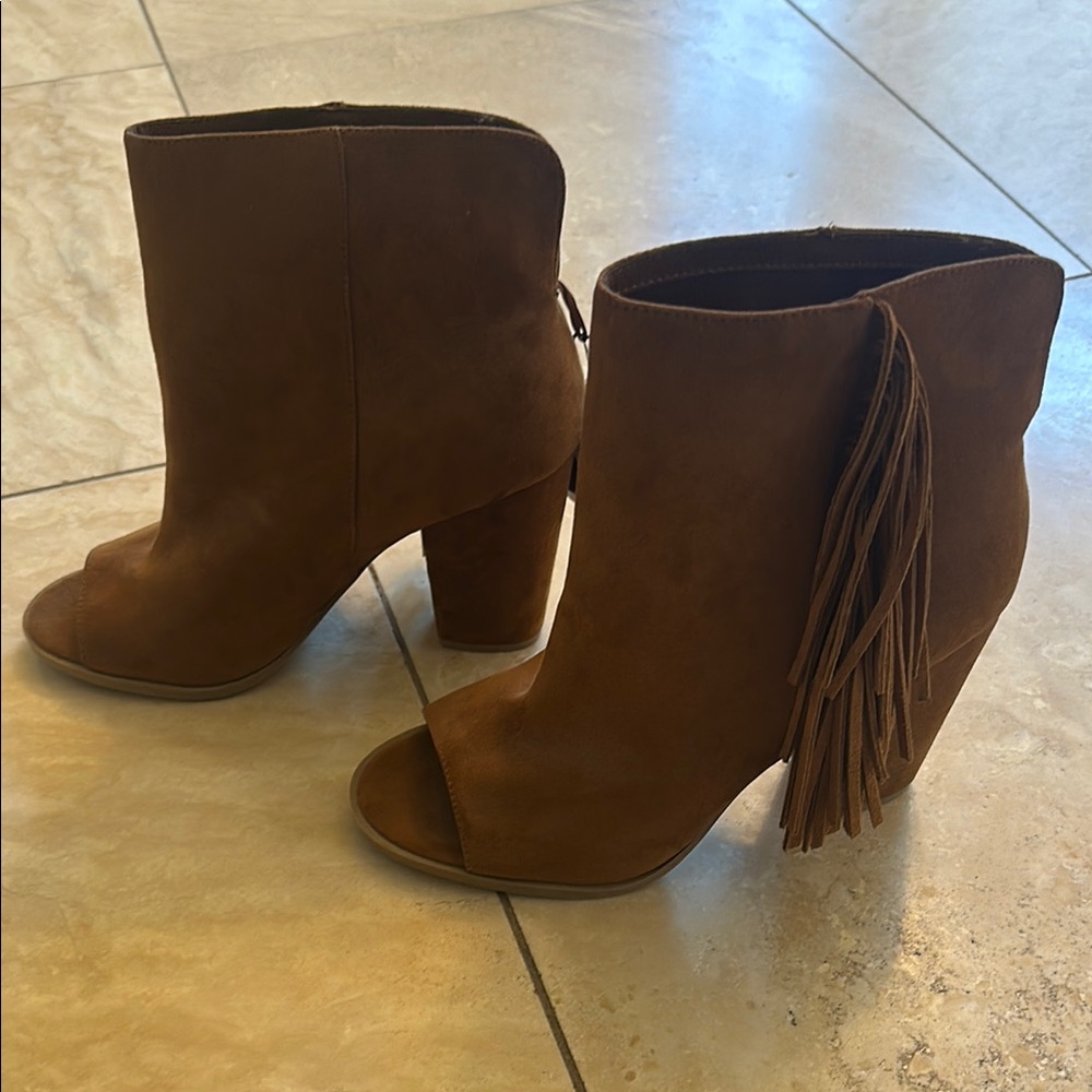 Brown Suede Heeled Boots with Chunky Heel and Fringe Detail